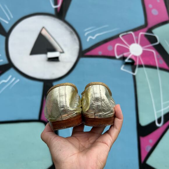 Chanel Vintage Gold Metallic Leather Flats Size 39 - Picture 6 of 16